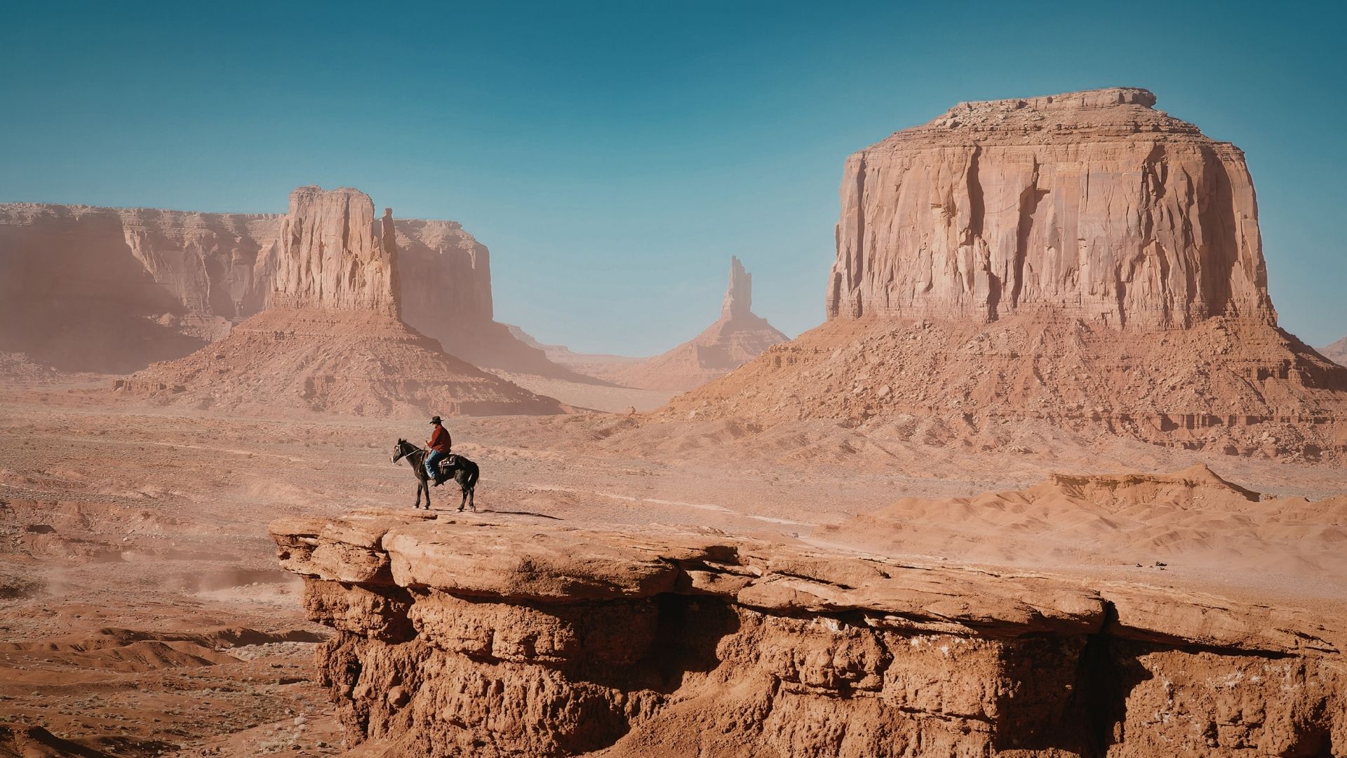 RV road trip through Southern Utah during sunset